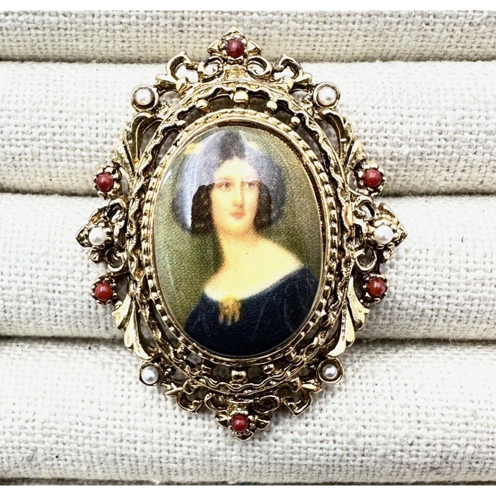 Signed ART Arthur Pepper Vintage Portrait Brooch Faux Pearl Carnelian Gold Tone